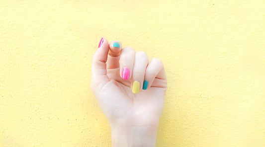 🌈Nageldesign-Trend: Farbenfrohe Rainbow Nails